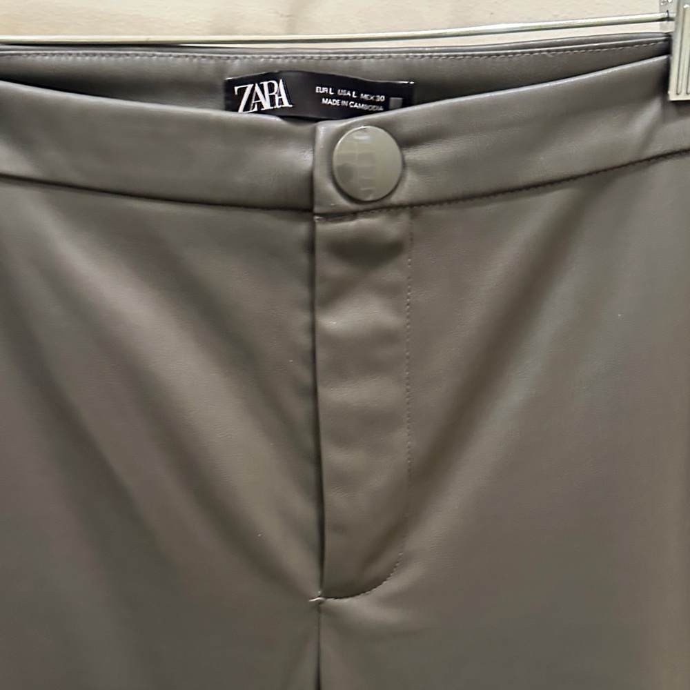 Zara women’s Smooth Olive Green Faux Leather Flat-Front Shorts